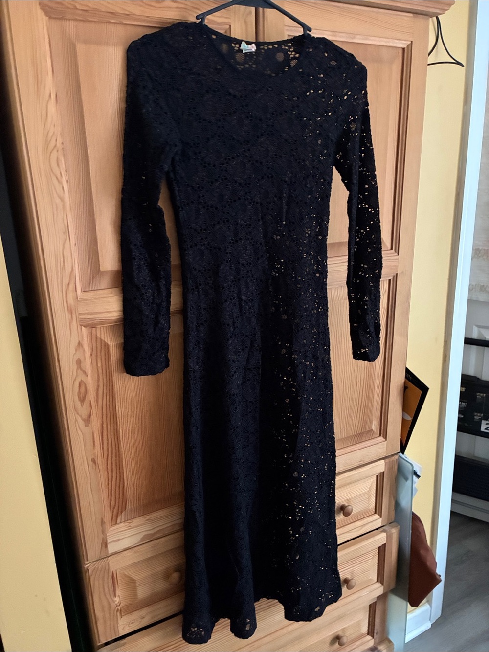 Black Lace Long-Sleeve Midi Dress - Elegant Women's Dress